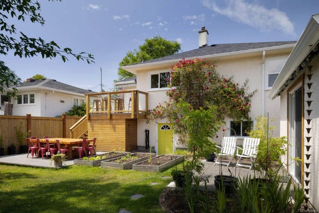 3 of 34 - 2571 Heron St, Oak Bay, BC