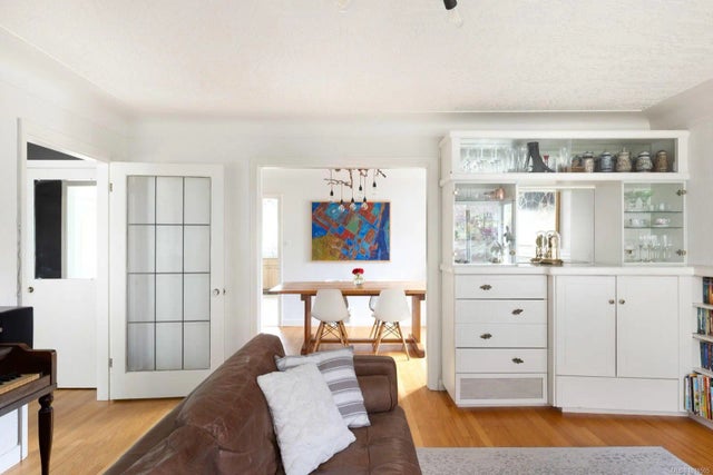 5 of 34 - 2571 Heron St, Oak Bay, BC