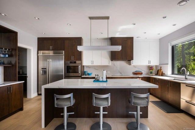 5 of 50 - 4673 Boulderwood Dr, Saanich, BC