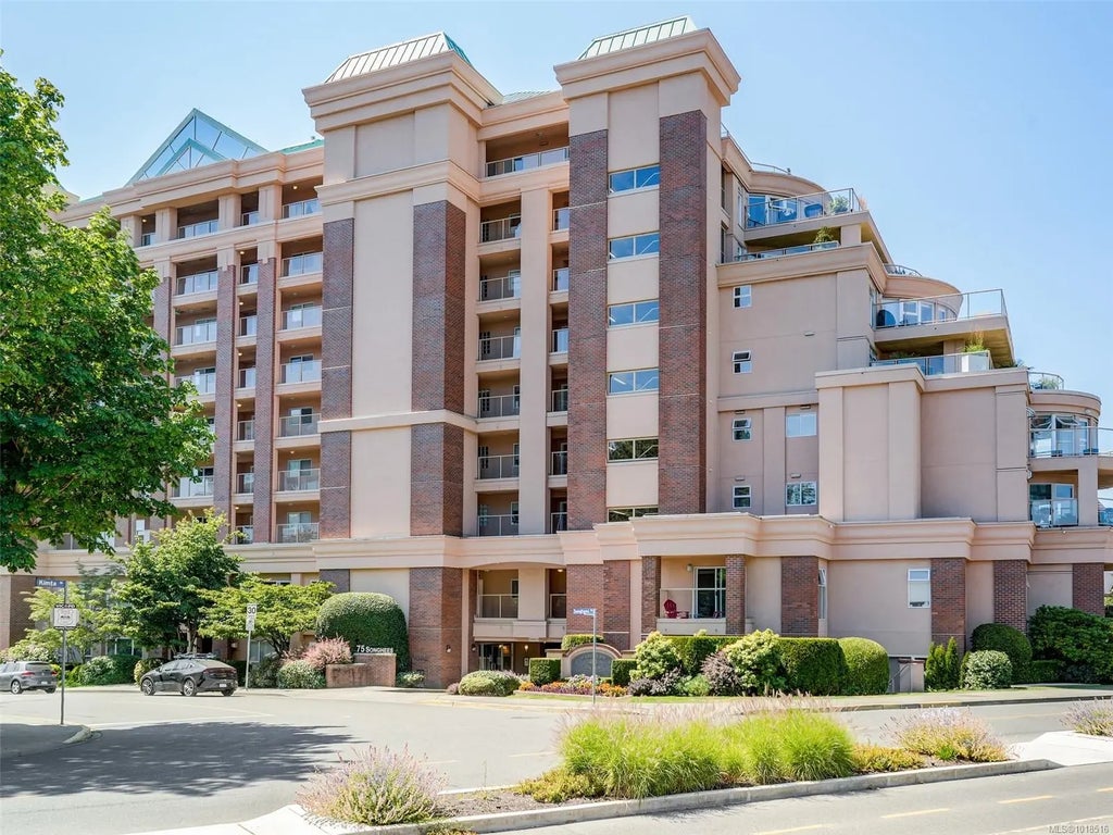 75 Songhees Rd 803, Victoria