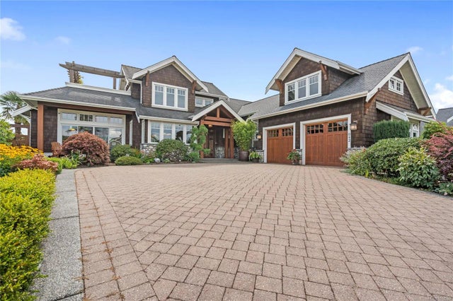 942 Bluffs Dr, Qualicum Beach