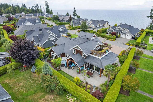 2 of 98 - 942 Bluffs Dr, Qualicum Beach, BC