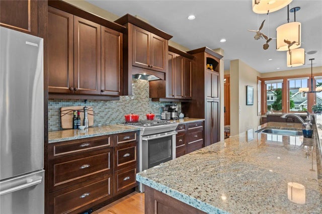 5 of 98 - 942 Bluffs Dr, Qualicum Beach, BC