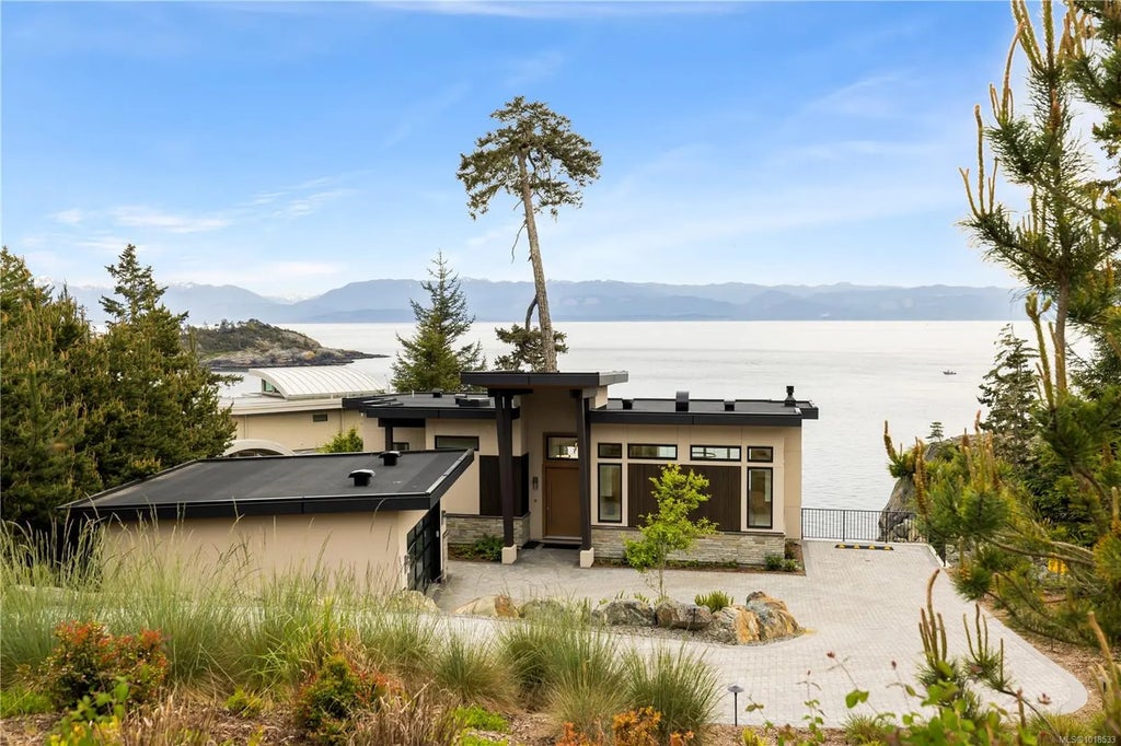 7510 Ocean Park Pl, Sooke