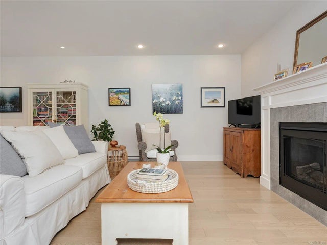 3 of 25 - 1016 Southgate St 1, Victoria, BC