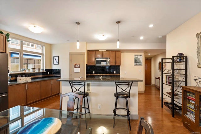 5 of 33 - 1035 Sutlej St 105, Victoria, BC