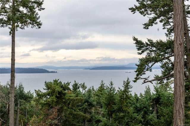 1 of 20 - 2628 Lighthouse Lane, Pender Island, BC
