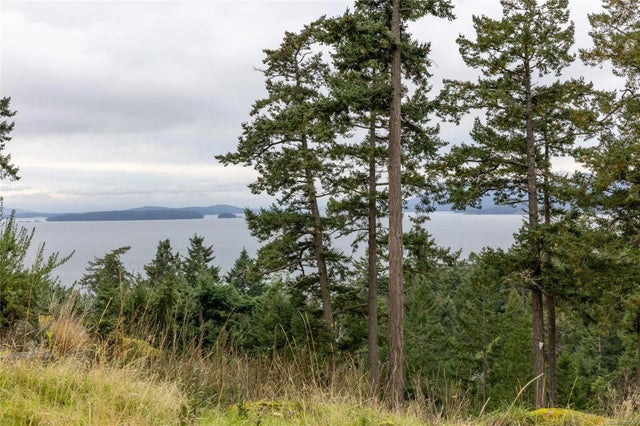 2 of 20 - 2628 Lighthouse Lane, Pender Island, BC