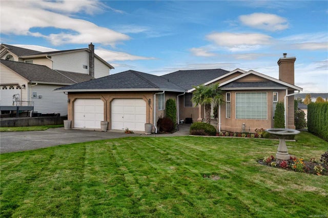 1 of 47 - 756 Bowen Dr, Campbell River, BC