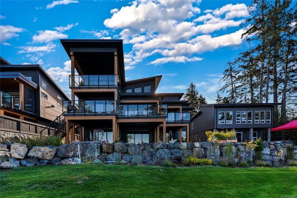 7210 Sea Cliff Rd, Sooke