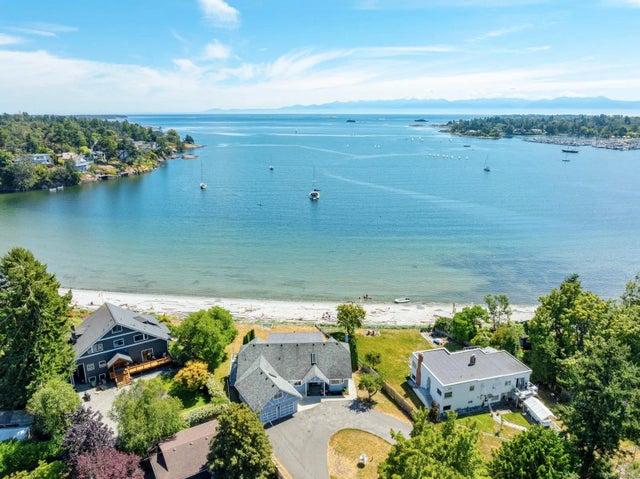 1 of 45 - 3905b Cadboro Bay Rd, Saanich, BC