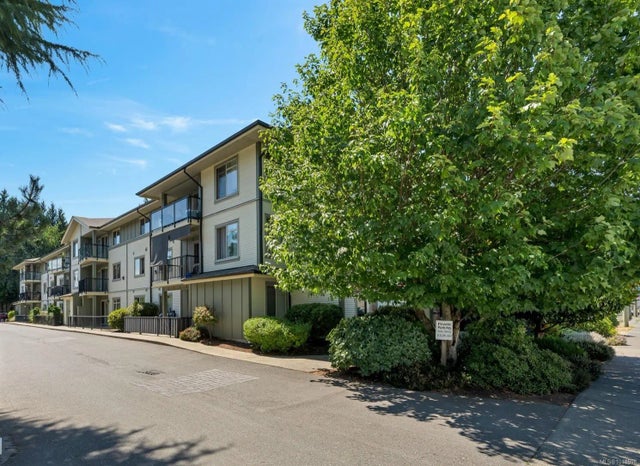 1 of 22 - 2568 Dingwall St 207, Duncan, BC