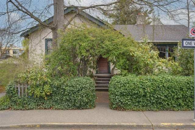 1 of 18 - 516 Simcoe St, Victoria, BC