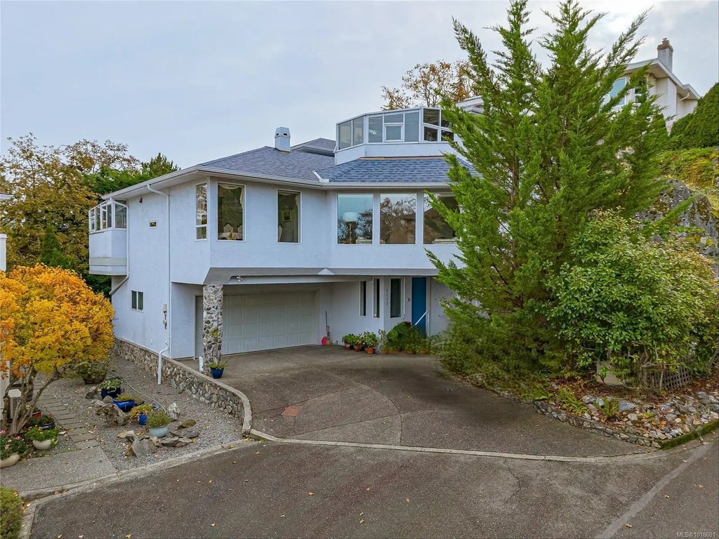 3713 Pointer Pl, Saanich