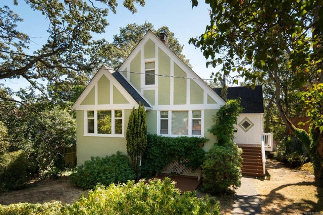 3 of 52 - 1959 Hampshire Rd, Oak Bay, BC