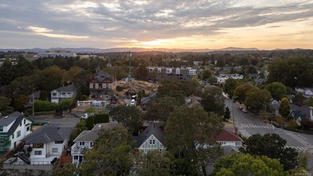 5 of 52 - 1959 Hampshire Rd, Oak Bay, BC