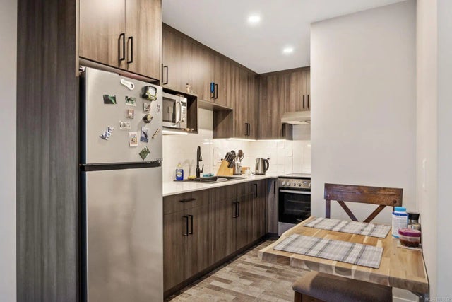 2 of 22 - 375 21st St 6, Courtenay, BC