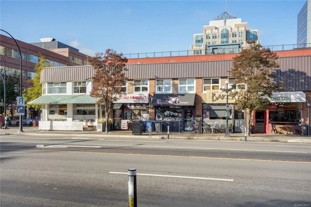 2 of 6 - 1002 Blanshard St, Victoria, BC