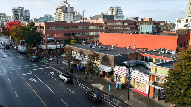 4 of 6 - 1002 Blanshard St, Victoria, BC