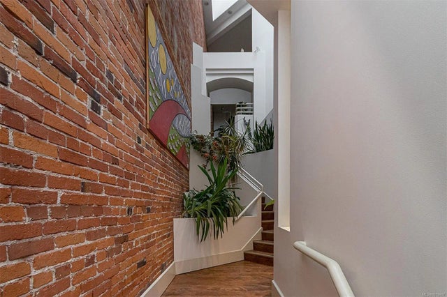 5 of 49 - 1407 Government St 302, Victoria, BC