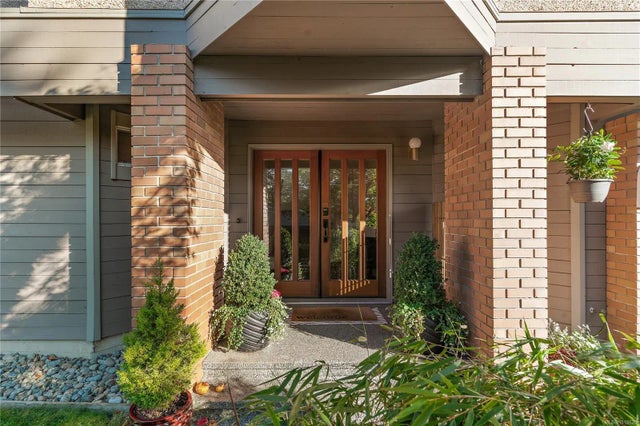 3 of 38 - 909 Carolwood Dr 21, Saanich, BC