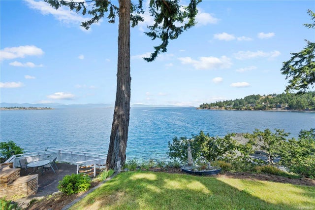 3049 Dolphin Dr, Nanoose Bay
