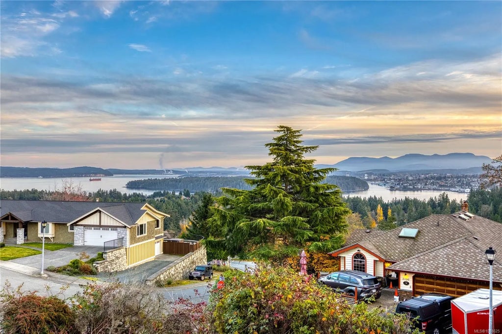 3688 Glen Oaks Dr, Nanaimo