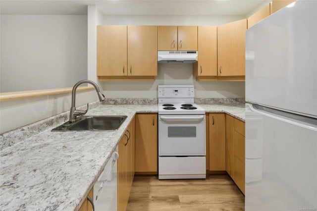 2 of 18 - 9882 Fifth St 213, Sidney, BC