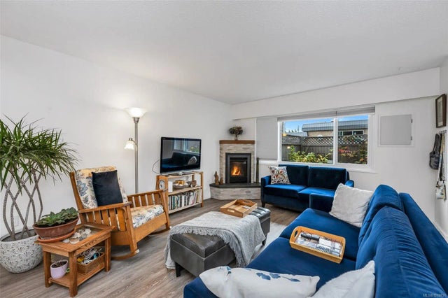 2 of 17 - 618 Kelly Rd A, Colwood, BC