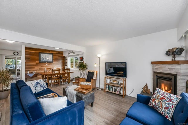 3 of 17 - 618 Kelly Rd A, Colwood, BC