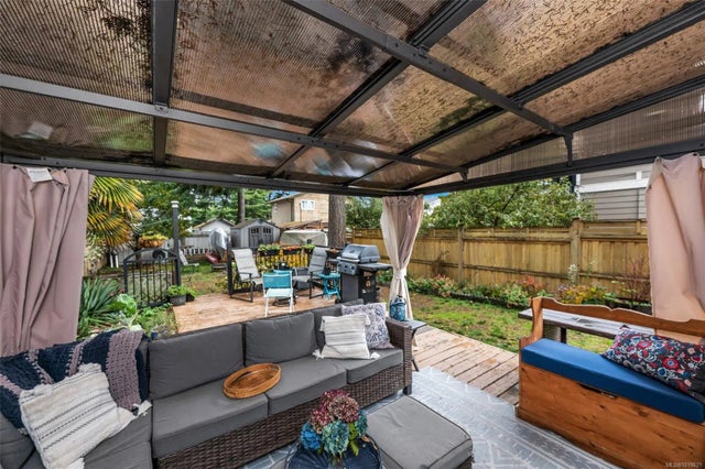 4 of 17 - 618 Kelly Rd A, Colwood, BC