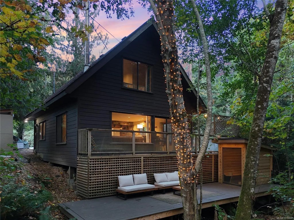 338 Walkers Hook Rd, Salt Spring