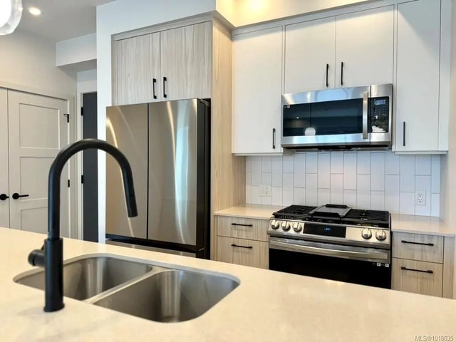 3 of 33 - 947 Whirlaway Cres 505, Langford, BC