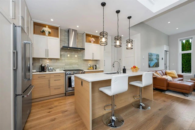 1 of 39 - 8043 Huckleberry Crt, Central Saanich, BC