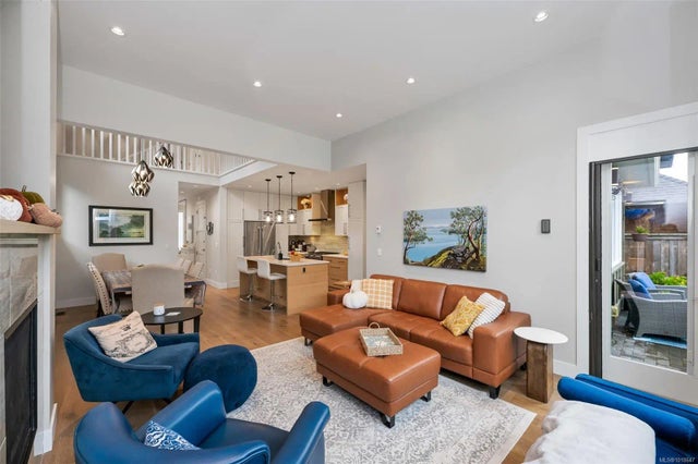 3 of 39 - 8043 Huckleberry Crt, Central Saanich, BC