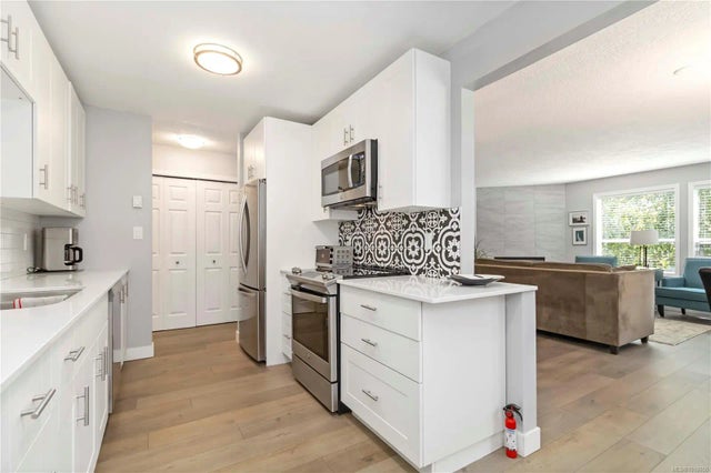 3 of 35 - 9945 Fifth St 203, Sidney, BC