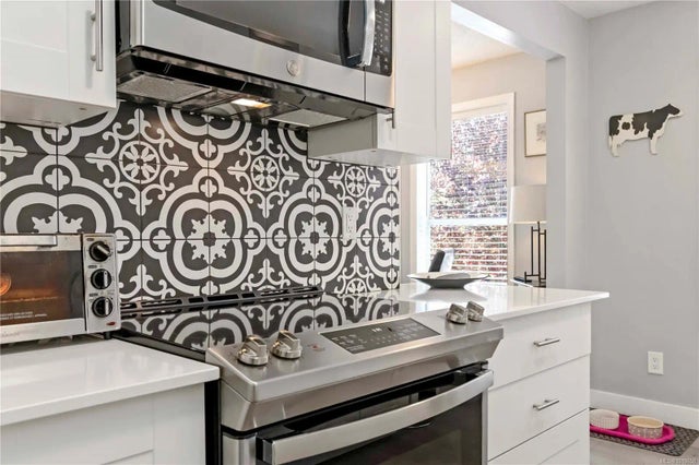 5 of 35 - 9945 Fifth St 203, Sidney, BC