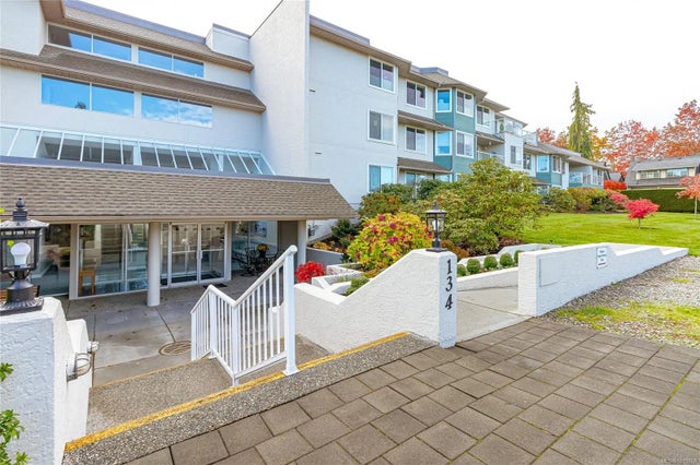 1 of 48 - 134 Fifth Ave E 303, Qualicum Beach, BC