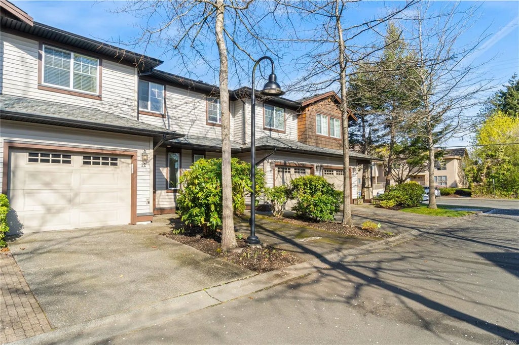 344 Hirst Ave 12, Parksville