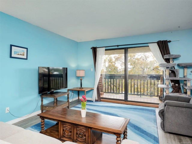 2 of 26 - 3277 Glasgow Ave 413, Saanich, BC