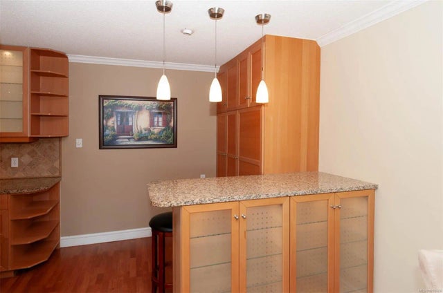 4 of 42 - 1024 Fairfield Rd 302, Victoria, BC