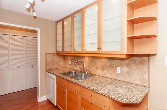 5 of 42 - 1024 Fairfield Rd 302, Victoria, BC