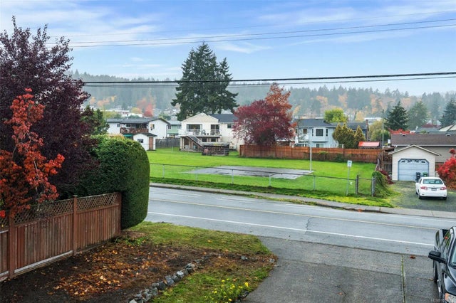 2 of 35 - 8075 Queen St, Crofton, BC