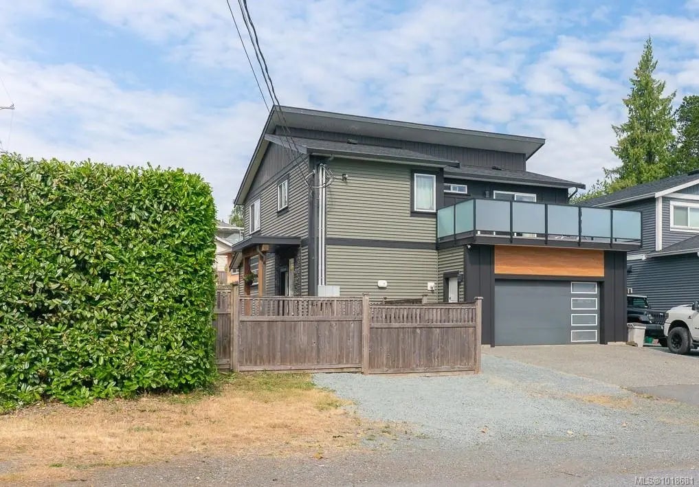 820 Brechin Rd, Nanaimo