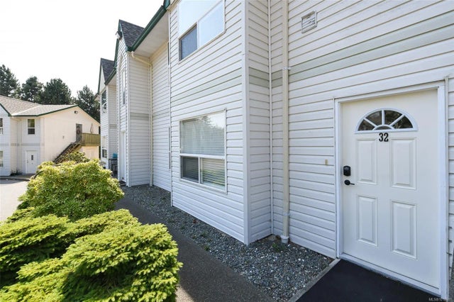 1 of 12 - 1535 Dingwall Rd 32, Courtenay, BC