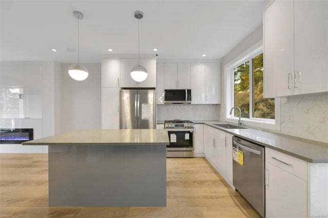 4 of 38 - 992 Citation Rd, Langford, BC