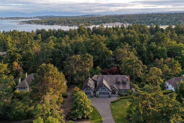 2 of 58 - 2773 Arbutus Rd, Saanich, BC