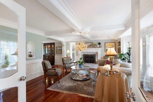 4 of 58 - 2773 Arbutus Rd, Saanich, BC