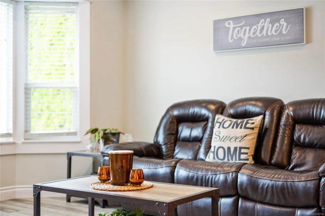 1 of 74 - 753 De Frane Crt, Ladysmith, BC