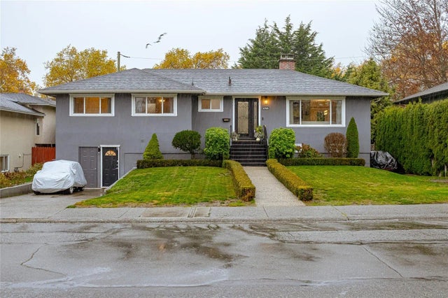 1 of 50 - 1743 Townley St, Saanich, BC